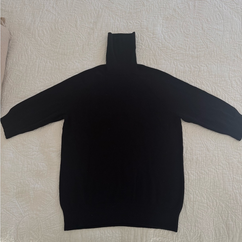 Zara Women's Medium Classic Black Turtleneck Sweater in EUC.